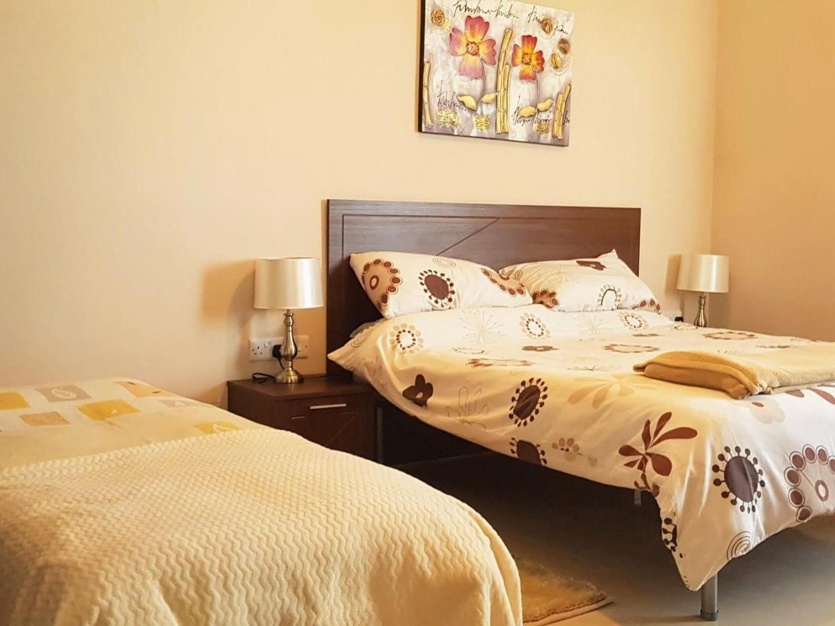Riviera Holiday Apartments - Seafront - Wifi مارساسكالا الغرفة الصورة