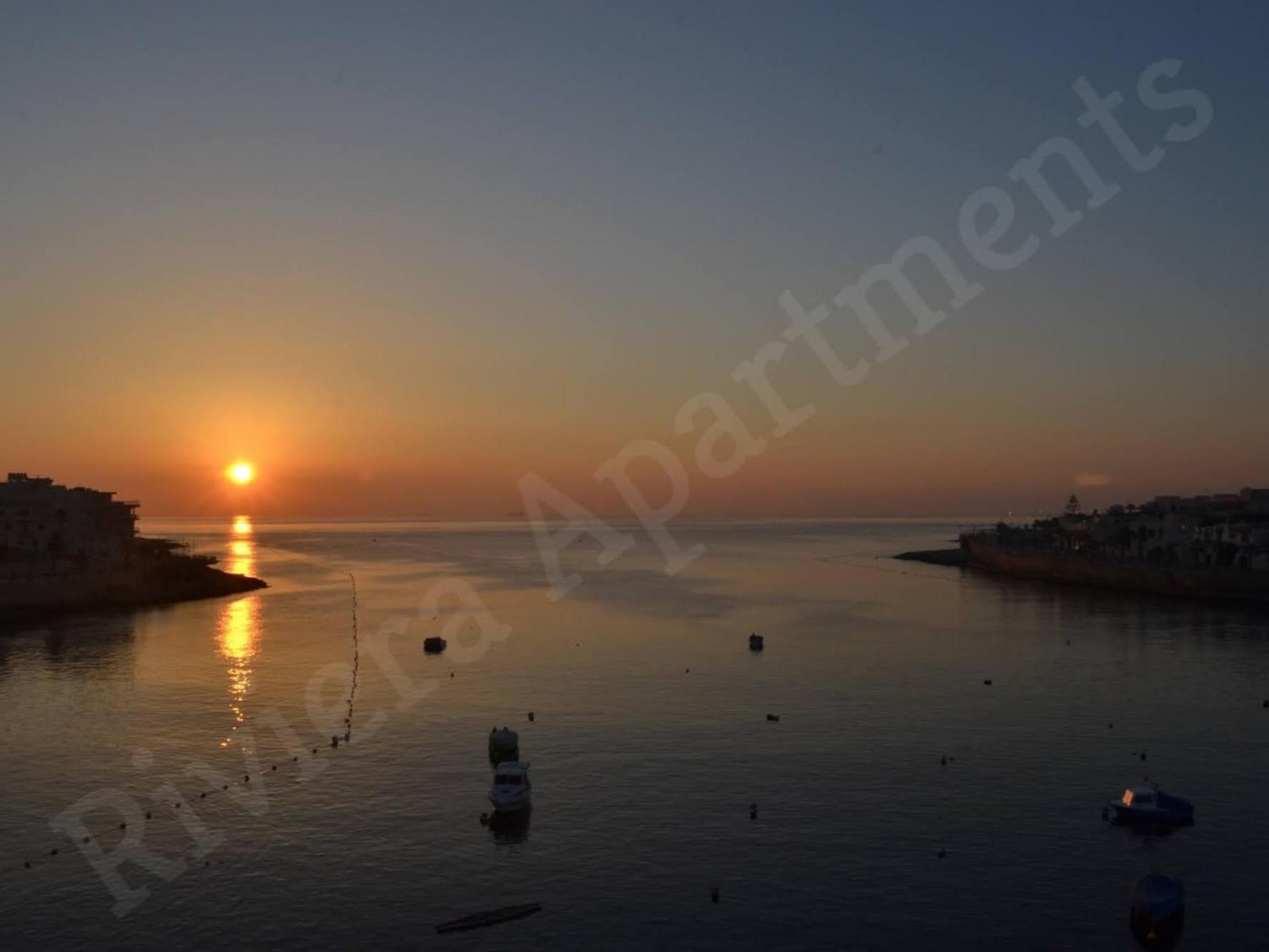 Riviera Holiday Apartments - Seafront - Wifi مارساسكالا الغرفة الصورة