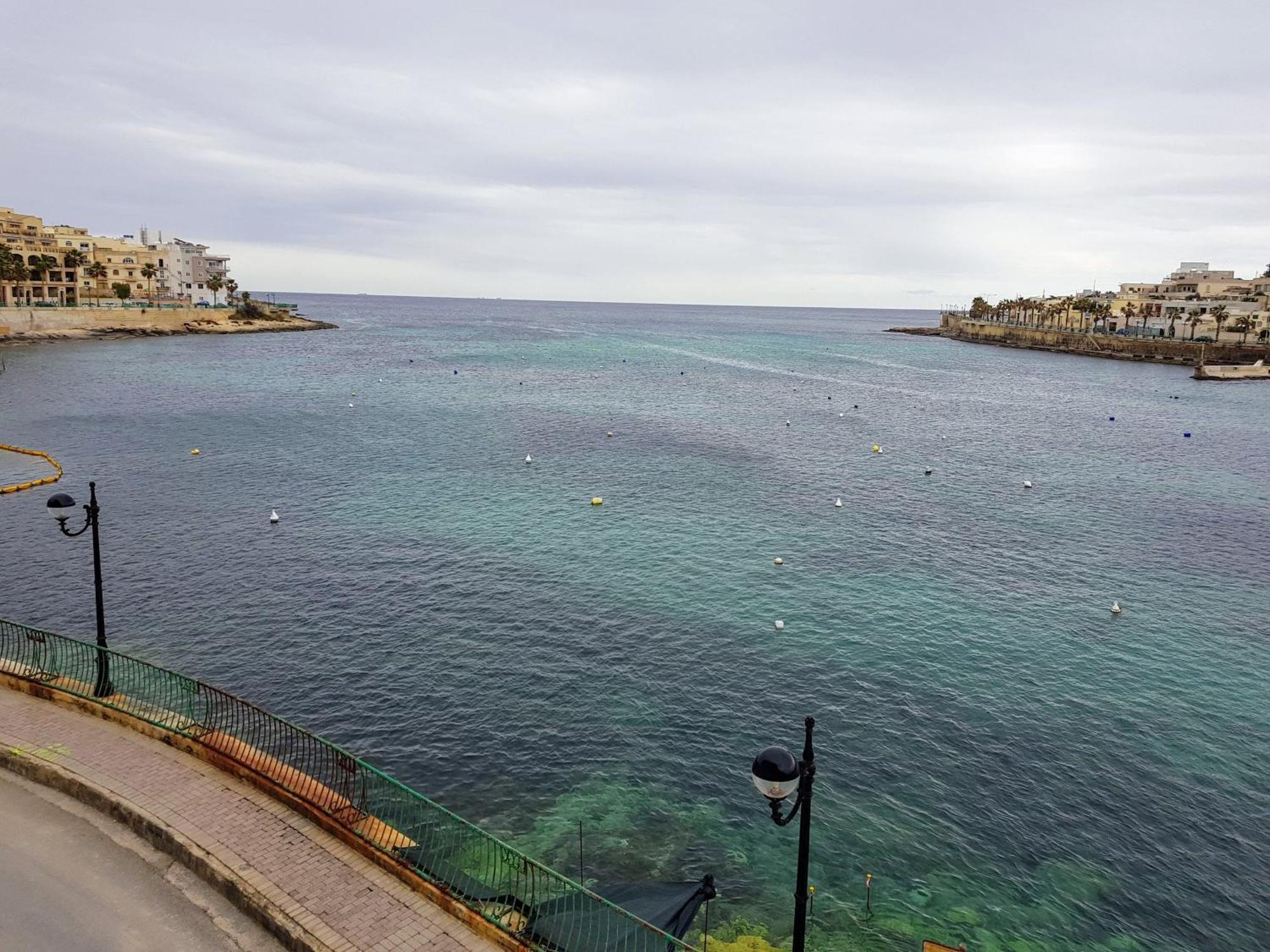 Riviera Holiday Apartments - Seafront - Wifi مارساسكالا الغرفة الصورة